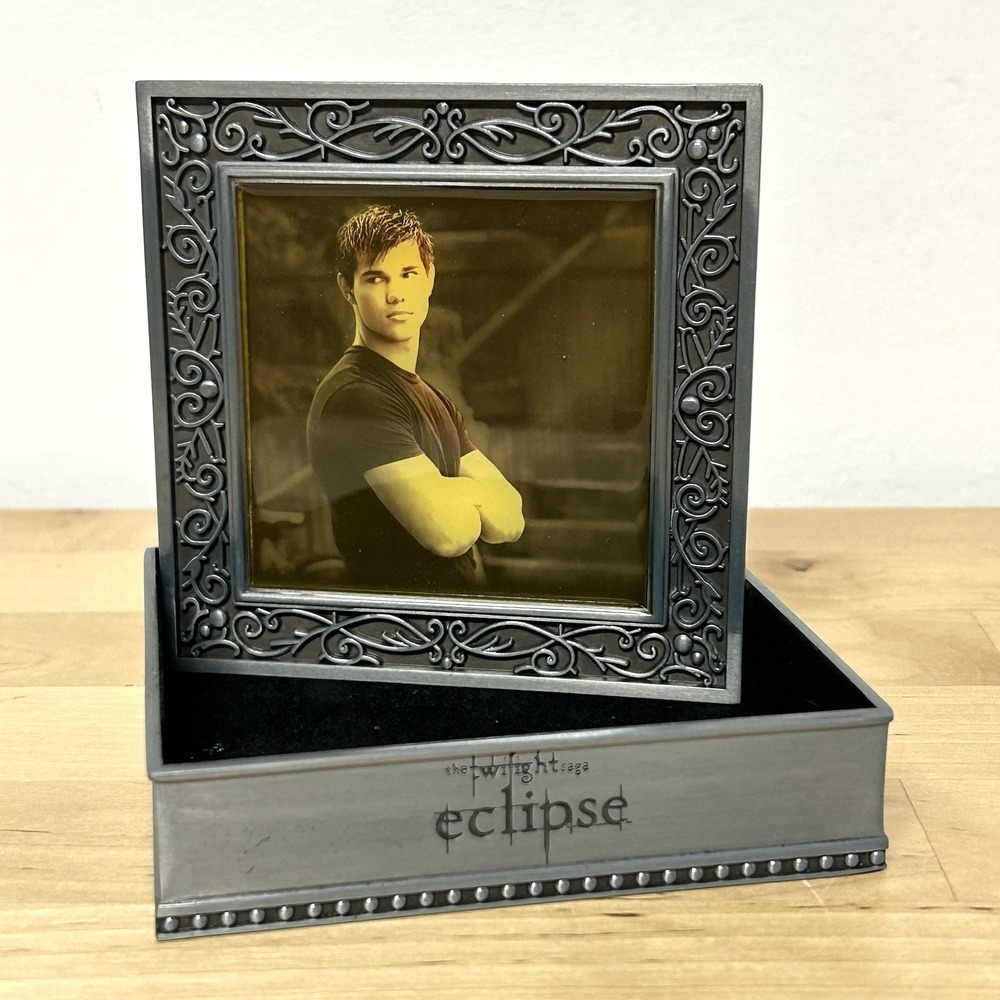 Twilight Eclipse Metal Jewelry Trinket Box Jacob Looking Back NECA 2010 Movie